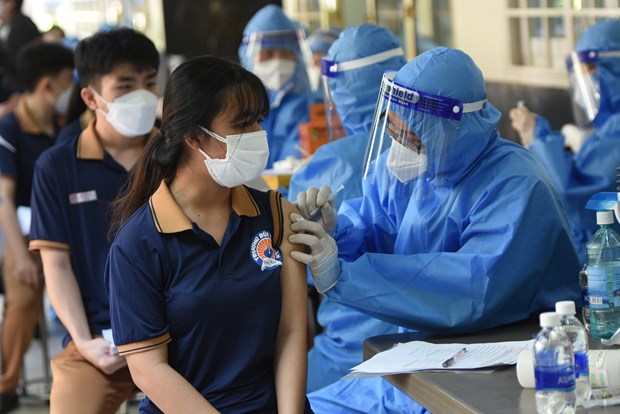 Vietnam outperforms regional countries in COVID-19 vaccination race hinh anh 1