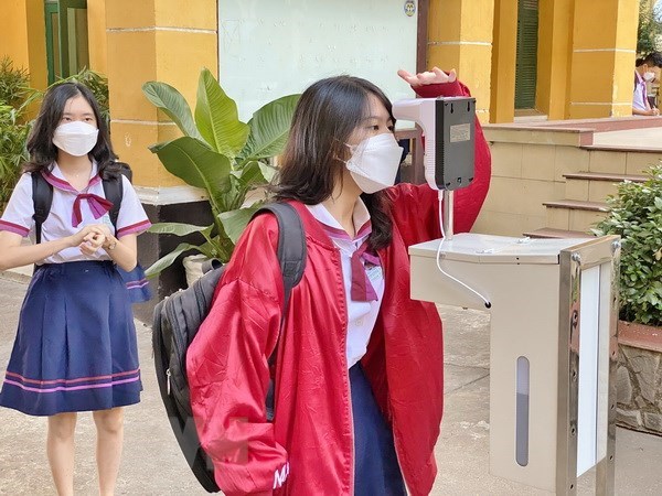 More students return to school from January 4 in HCM City hinh anh 1