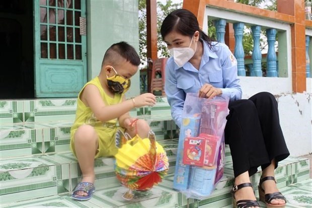 Vietnam strengthens measures to care for COVID-19-hit children hinh anh 1