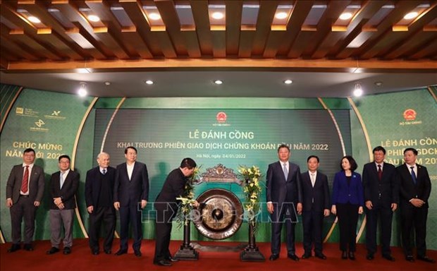 First trading session of Vietnamese stock market opens hinh anh 1
