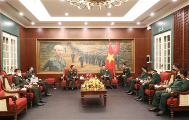 Vietnam, Laos beef up defence cooperation hinh anh 1