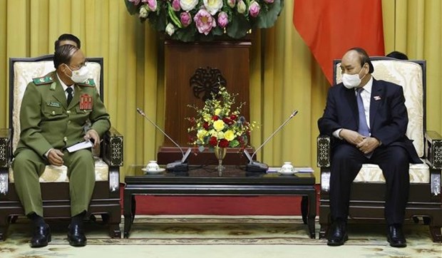 President Nguyen Xuan Phuc receives Lao Minister of Public Security hinh anh 1