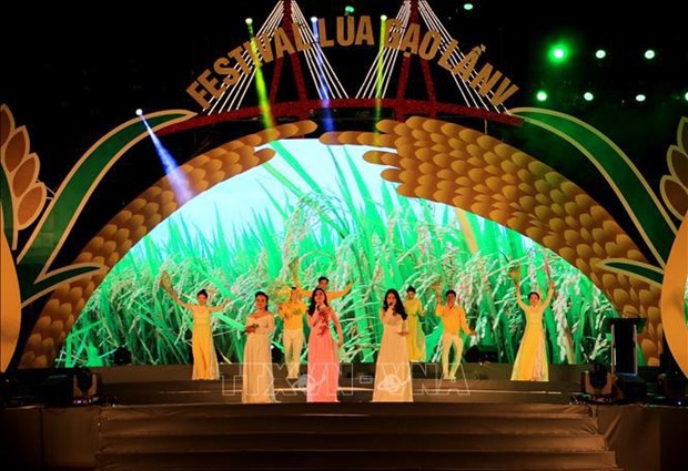 5th Vietnam Rice Festival concludes hinh anh 1
