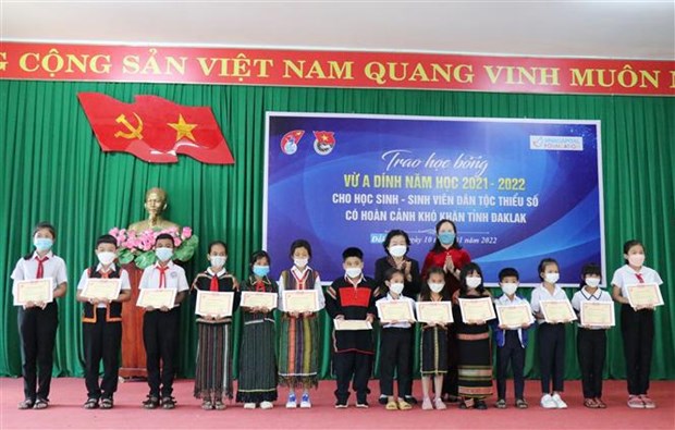 Scholarships presented to ethnic students in Dak Lak hinh anh 1