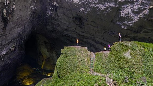 Son Doong cave adventure tour fully booked for 2022 hinh anh 2