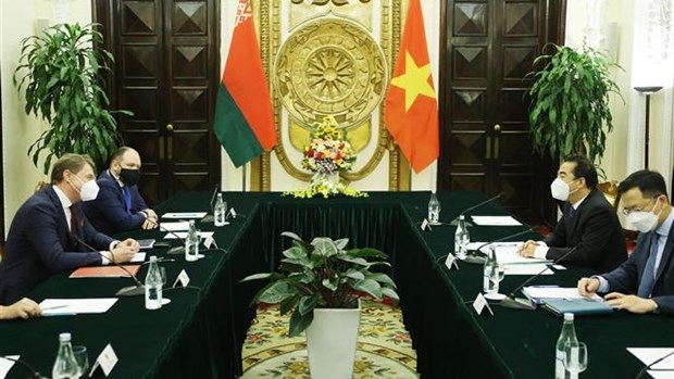 Vietnam, Belarus conduct political consultation at deputy foreign ministerial level hinh anh 1