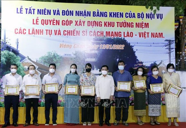 OVs in Laos commended for voluntary, charity activities hinh anh 1