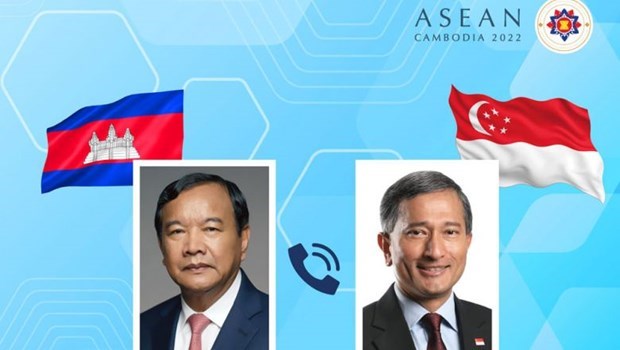 Cambodia, Singapore vow to strengthen ASEAN's centrality hinh anh 1