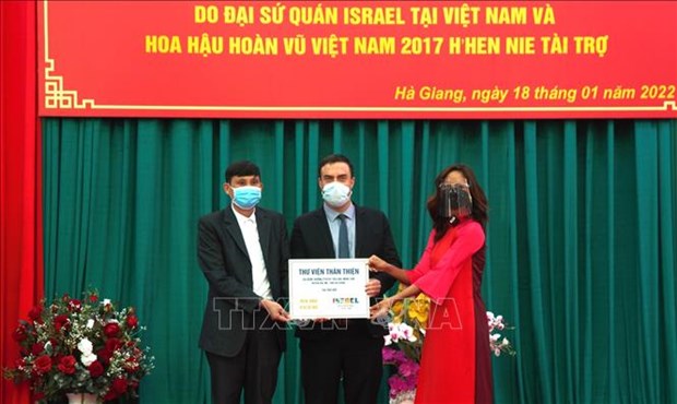 Library for semi-boarding elementary school in Ha Giang inaugurated hinh anh 1