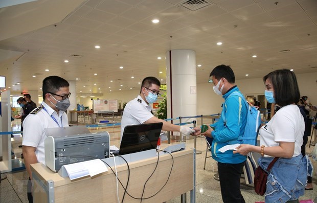 Foreigners, overseas Vietnamese to benefit from favourable entry procedures hinh anh 1