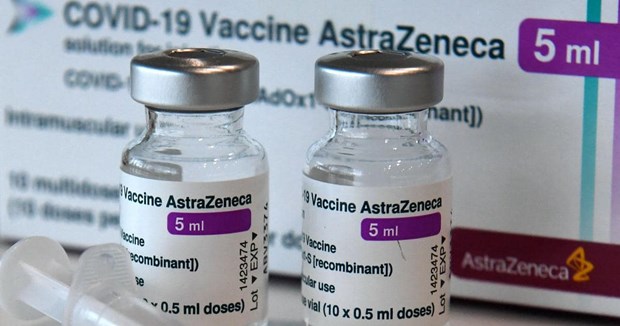PM proposes AstraZeneca continue supplying COVID-19 vaccine, treatment drugs hinh anh 2