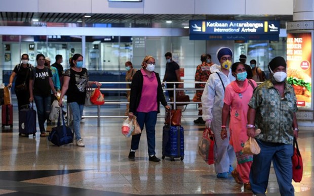 Malaysia shortens quarantine period for travellers with booster shots hinh anh 1