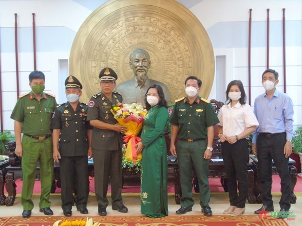 Royal Cambodian Gendarmerie delegation pays Tet visit to Soc Trang hinh anh 1