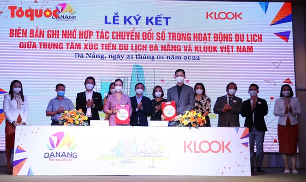 Da Nang shakes hands with Klook in tourism promotion hinh anh 1