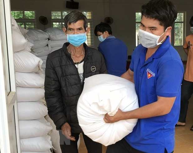 Over 13,000 tonnes of rice provided to needy people in nine provinces hinh anh 1