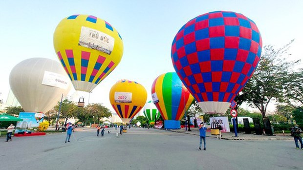 Hot air balloon festival debuts in HCM City hinh anh 1