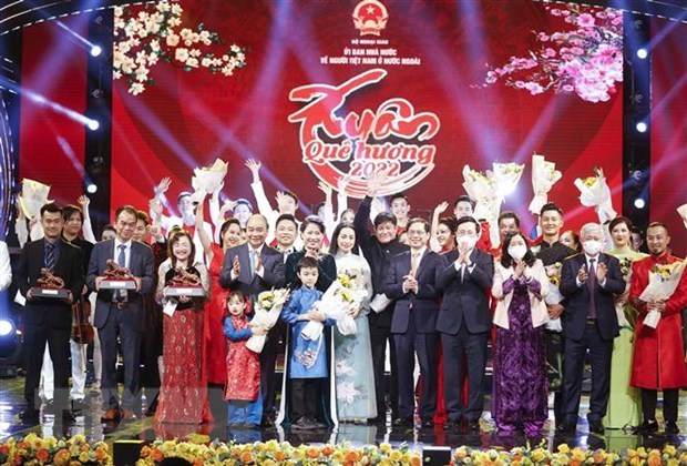 State President attends art performance marking lunar New Year hinh anh 2