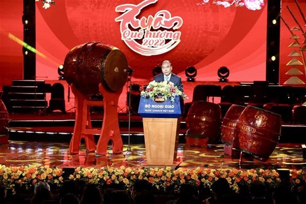State President attends art performance marking lunar New Year hinh anh 1