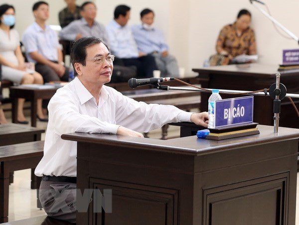 Ex-minister of industry and trade has jail term reduced by one year hinh anh 1