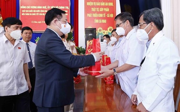 Top legislator pays Tet visit to Ca Mau’s public security, health forces hinh anh 1