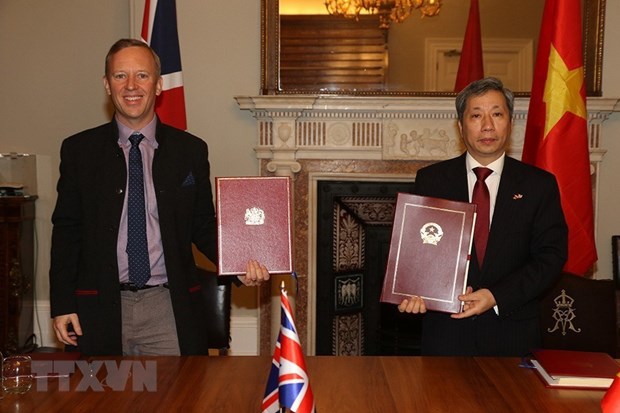 UK pledges to continue cooperation with Vietnam in different fields hinh anh 3