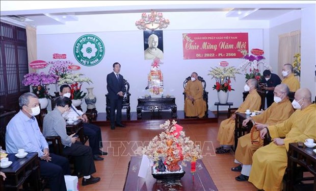 Government official extends Tet greetings to religious facilities in HCM City hinh anh 1