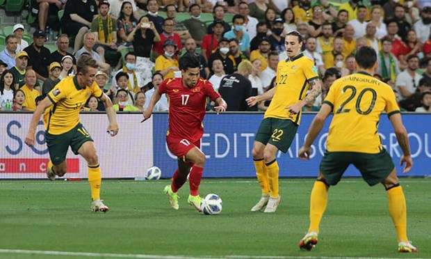 Vietnam lose 4-0 to Australia, officially out of World Cup hinh anh 1