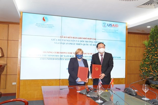 Vietnam, US enhance cooperation in climate change, environmental pollution hinh anh 1