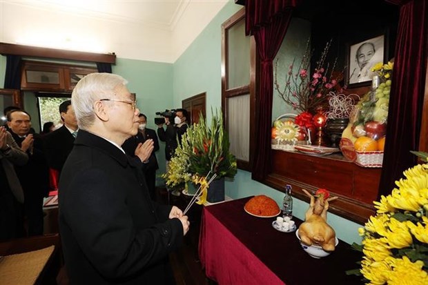 Party leader pays tribute to President Ho Chi Minh at House 67 hinh anh 1