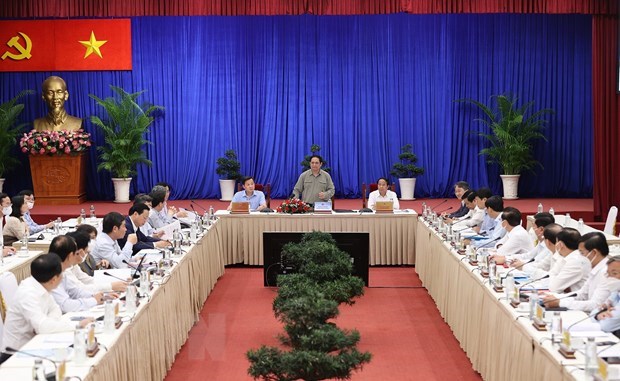 PM urges completing construction of expressways ahead of schedule hinh anh 1