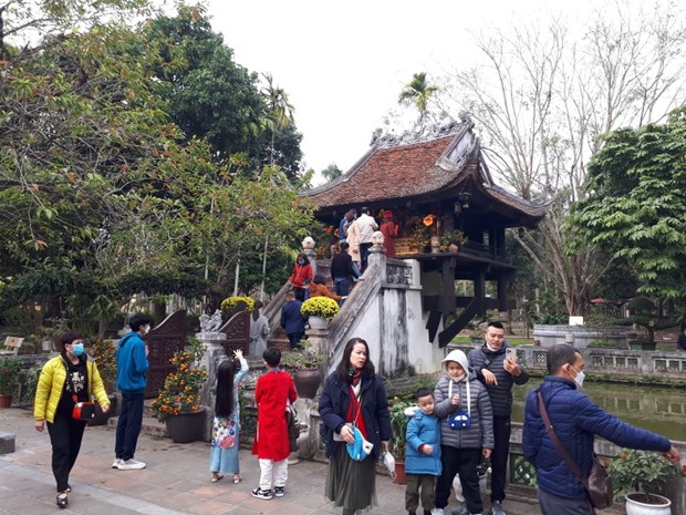 Hanoi receives 105,000 visitors during Lunar New Year holiday hinh anh 1