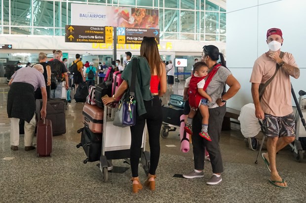 Indonesia tightens rule on travellers in COVID-19 response hinh anh 1