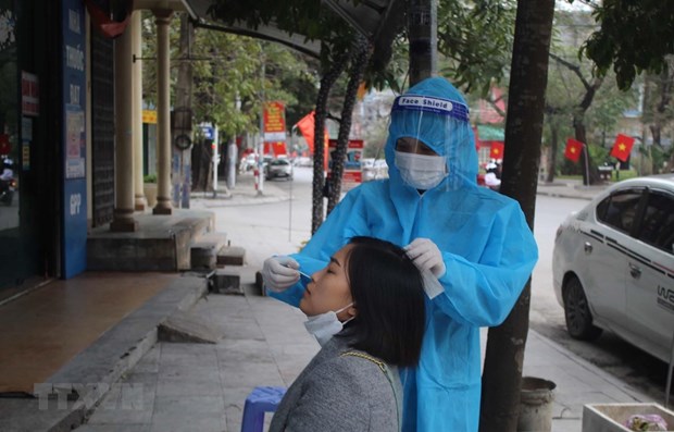 Vietnam sees record of 23,953 COVID infections on February 9 hinh anh 1