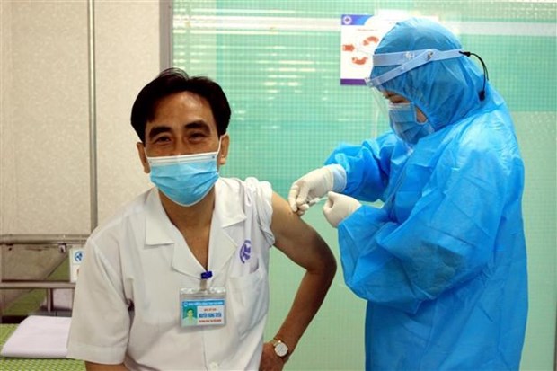 Thai Binh leads in COVID-19 vaccine shots administered during Tet hinh anh 1