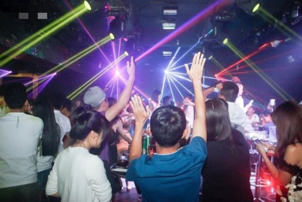Karaoke parlours, dance clubs to reopen in Quang Ninh's Ha Long city from Feb 16 hinh anh 1