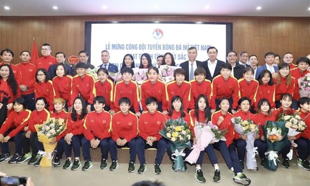 Women’s football team showered with bonuses hinh anh 1