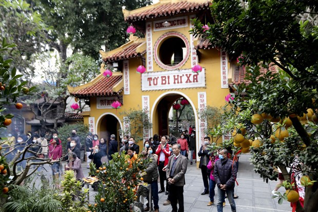 Hanoi relic sites welcome visitors back hinh anh 1