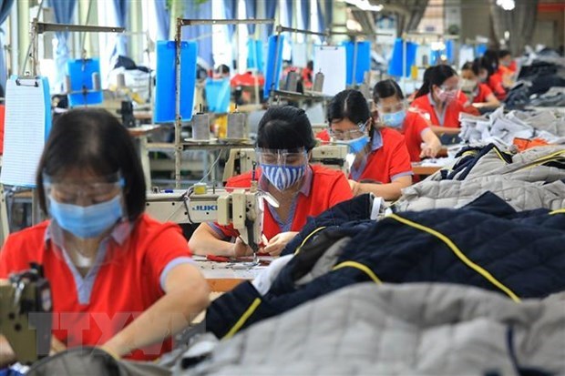 Article assesses Vietnam’s economic prospects, challenges in 2022 hinh anh 1