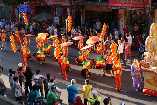 HCM City celebrates Lantern Festival with parade, cultural shows hinh anh 1