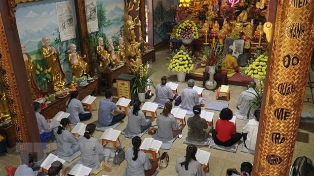 Prayer for peace held for OVs in Laos hinh anh 1