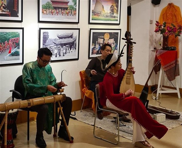 Exhibition in France highlights Vietnamese cultural heritages hinh anh 2