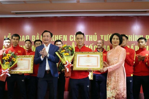 Prime Minister honours national futsal team hinh anh 1