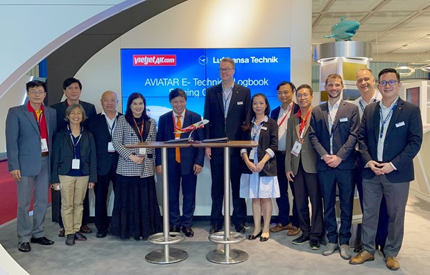 Vietjet ties with Lufthansa Technik to digitalise its fleet’s technical information update process hinh anh 1