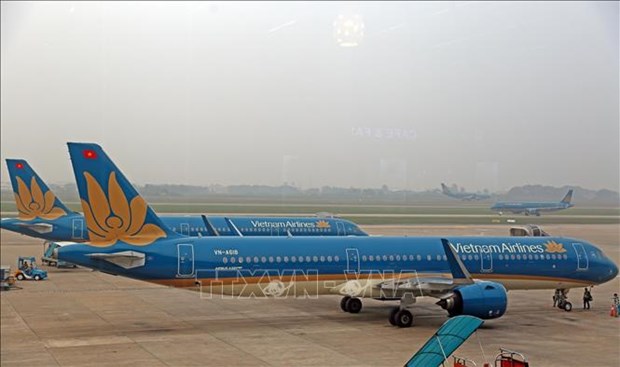 Noi Bai airport receives flights as usual as weather improves hinh anh 1