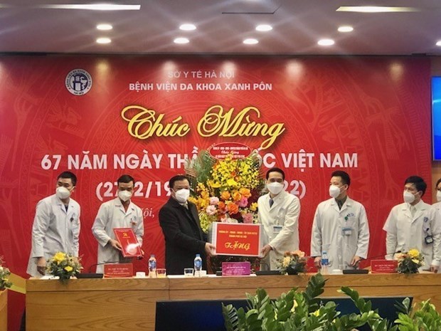 Hanoi medical workers congratulated on Vietnamese Doctors’ Day hinh anh 1