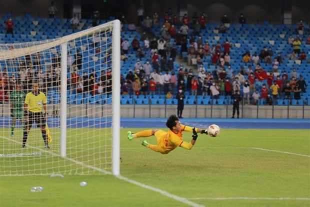 Vietnam reach AFF U23 Championship final after shootout hinh anh 2