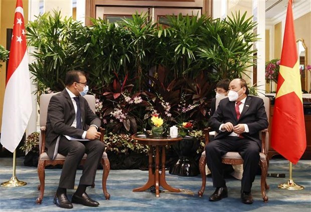 President receives executives of leading financial, energy firms of Singapore hinh anh 6