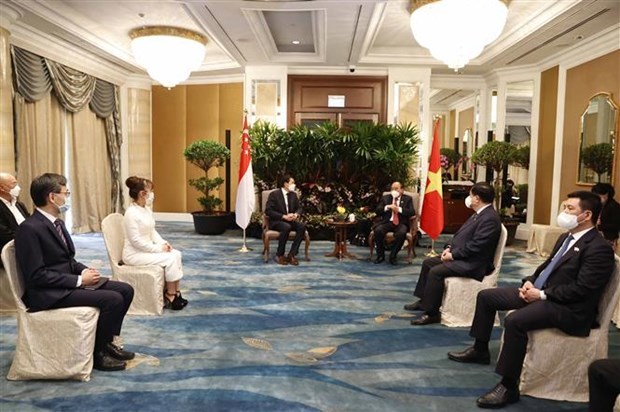 President receives executives of leading financial, energy firms of Singapore hinh anh 7