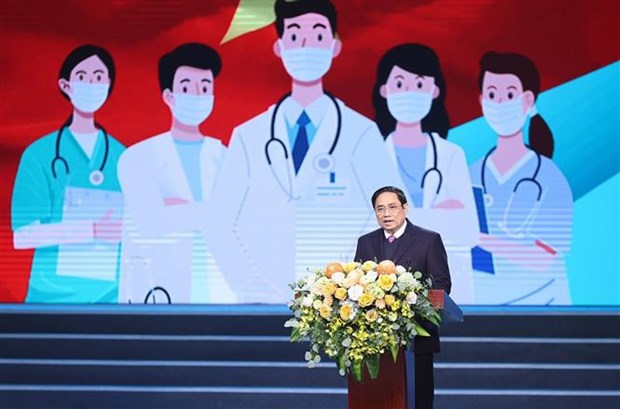 Prime Minister lauds medical workers’ dedication to public health hinh anh 2