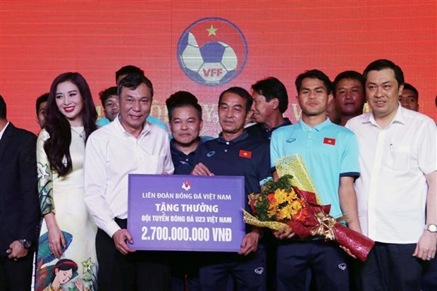 Vietnam’s U23 football team welcomed home hinh anh 2
